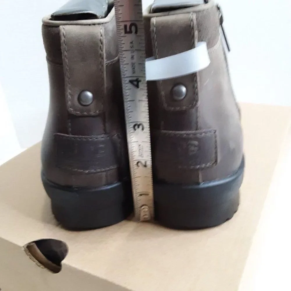 UGG ATTEL Women's Winter Comfort  Ankle Boot Size 6M